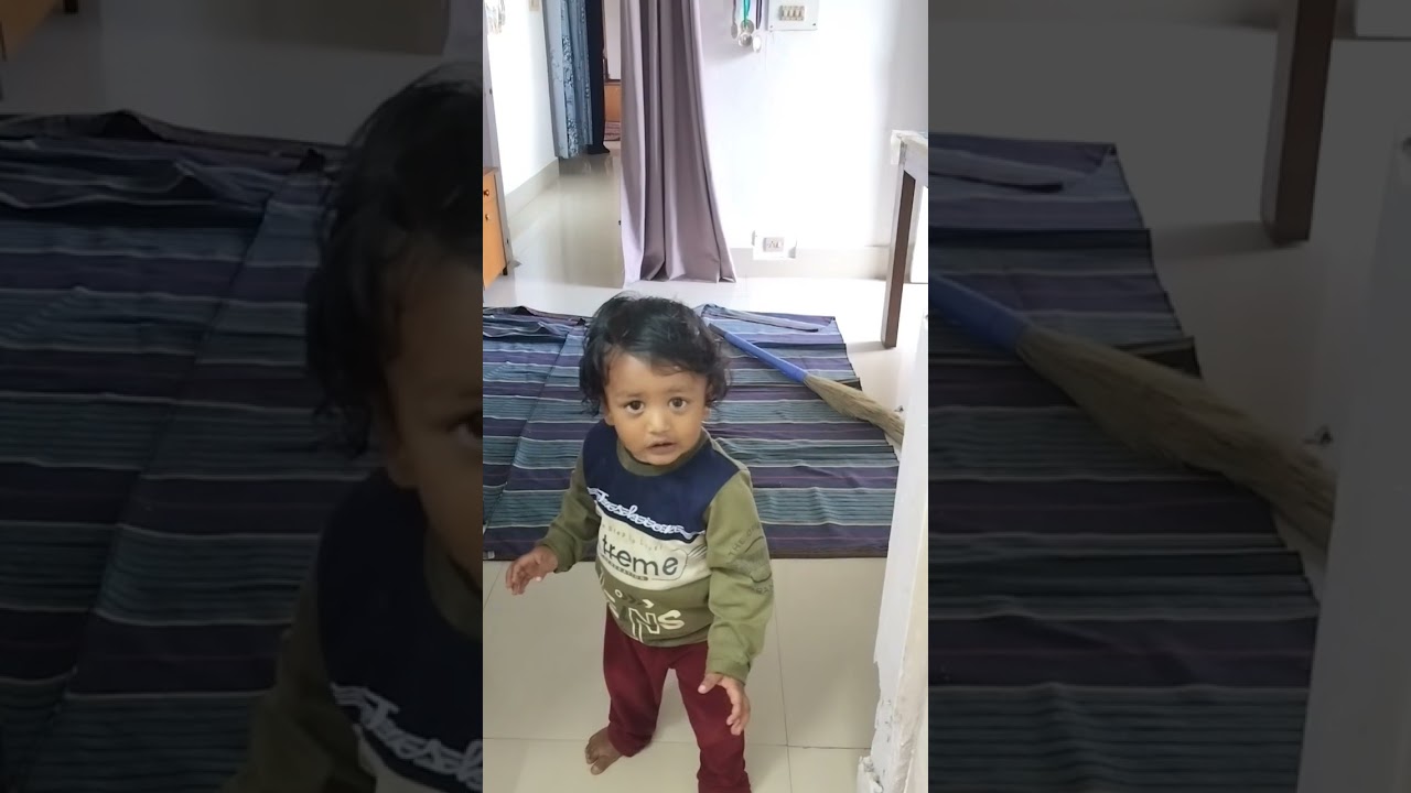 Mumma apki help kardeta hu😂#cutiepie #jhadu #like #viral #gharkakaam #share