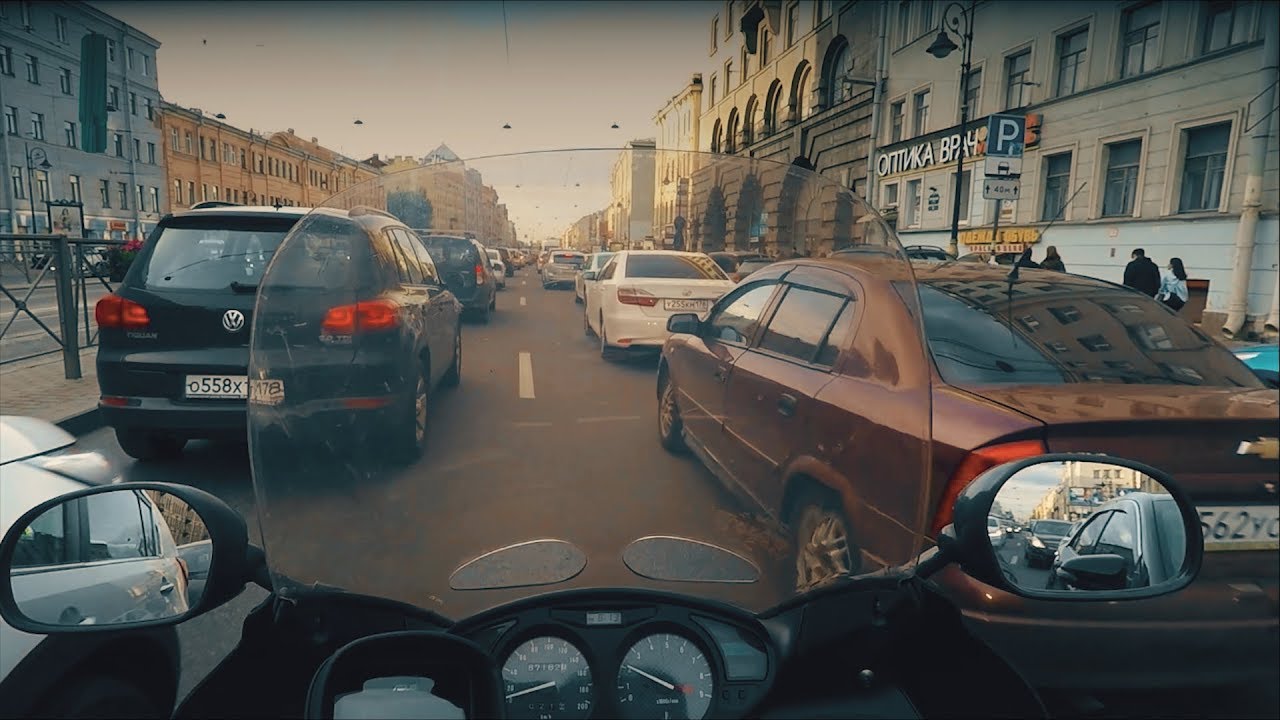 БЕЗОПАСНАЯ езда в пробке на МОТОЦИКЛЕ