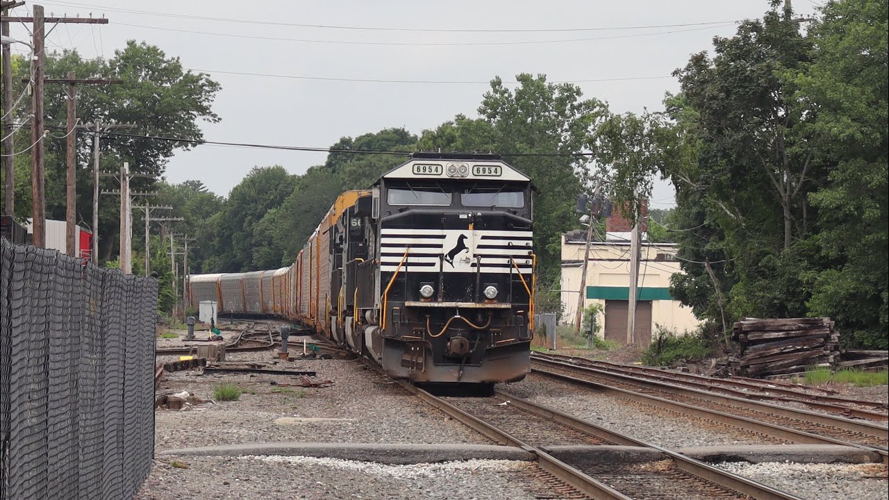 Random freight trains throughout￼ MA (NS 1072)