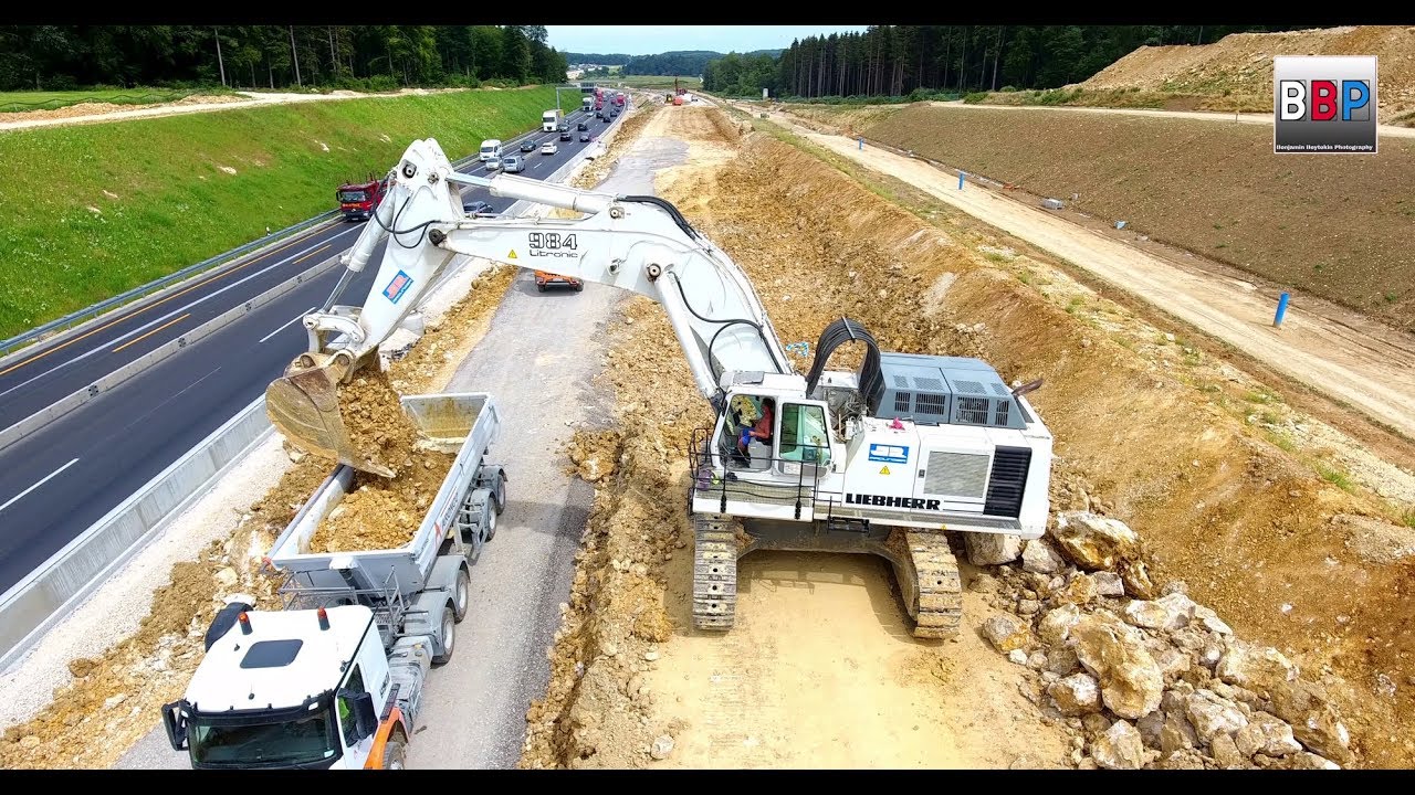 LIEBHERR R 984B Loads Tipper Trailer Trucks / belädt Sattelkipper, A 8, Merklingen, Germany, 2018.