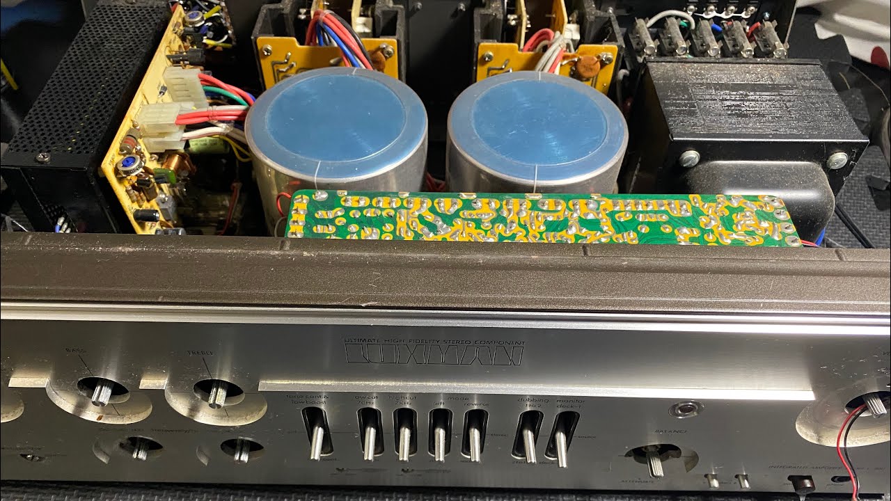 Luxman L-100 under the hood #luxman #integratedamplifier #poweramplifier #preamp #stereo #vintage