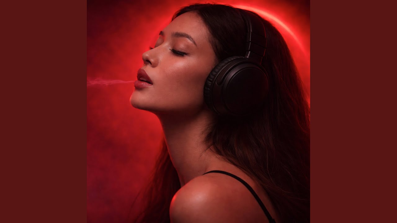 Echoes in the Lounge