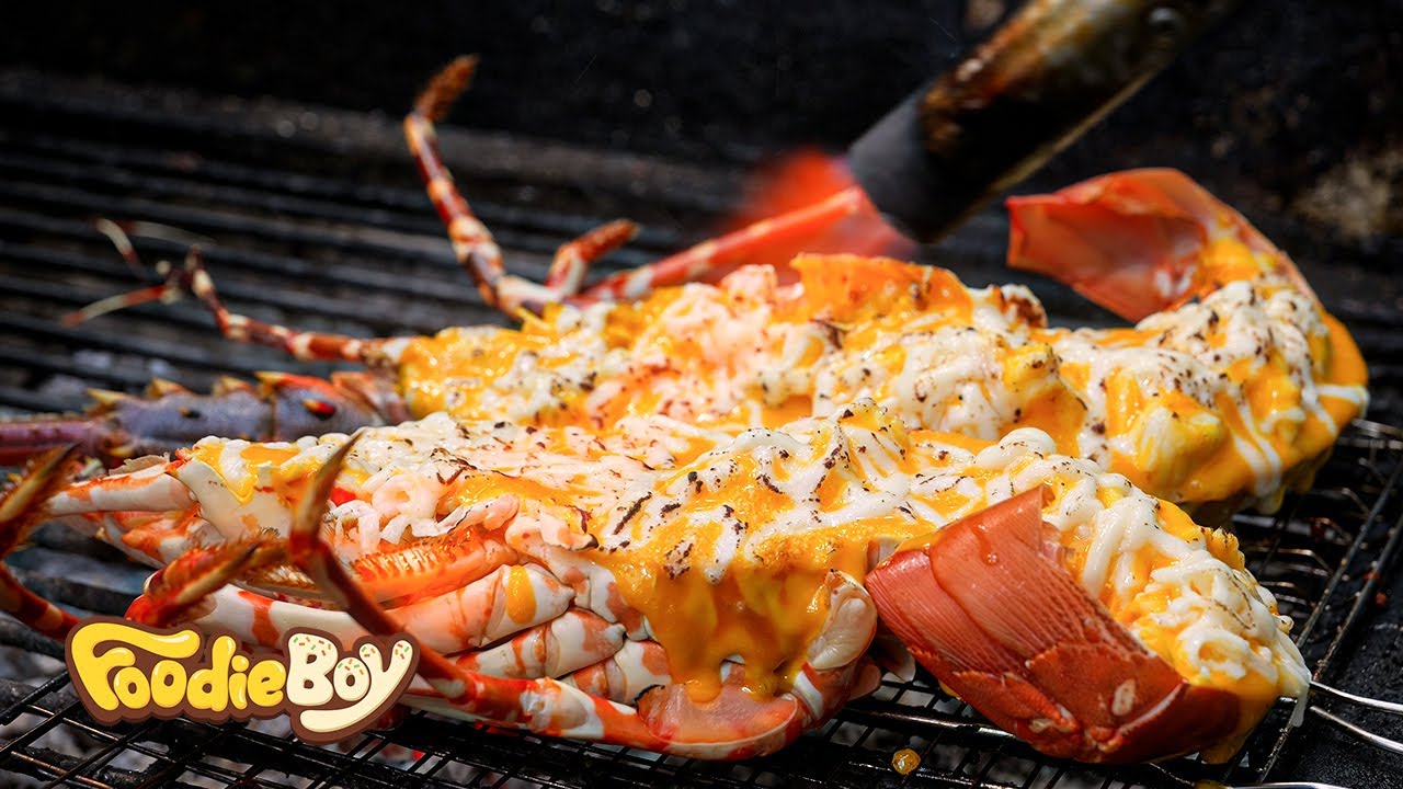 Рынок морепродуктов во Вьетнаме, гигантский омар на гриле