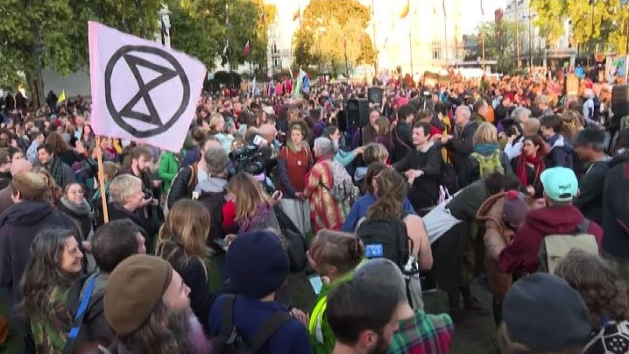 Ambiente, gli ecologisti di Extiction Rebellion bloccano Londra