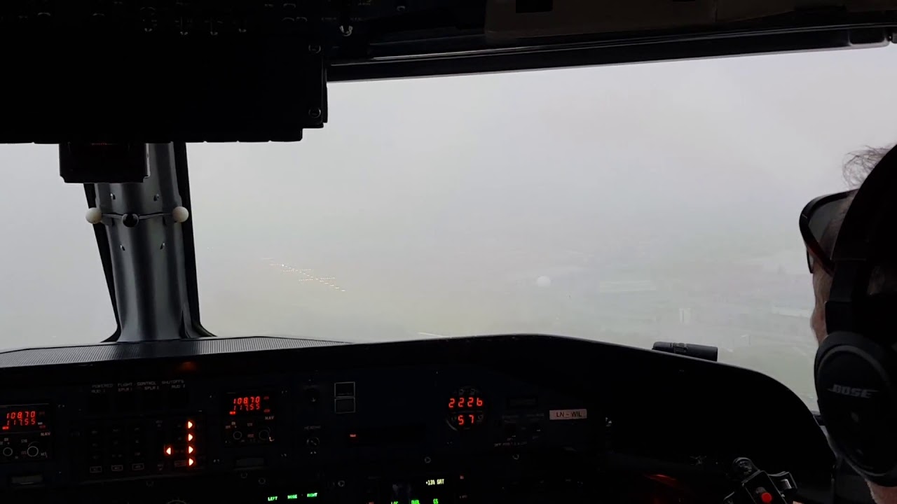 Wideroe Dash 8 cockpit view landing at Bod&oslash;