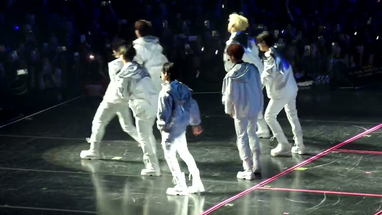 ENHYPEN - 'Blessed-Cursed' @ FATE PLUS TOUR in CHICAGO (ROSEMONT) 240501