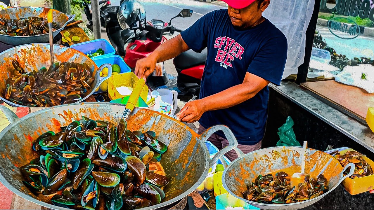 CUMA PAKAI GEROBAK JUALAN KERANG HIJAU SAUS PADANG LARIS MANIS