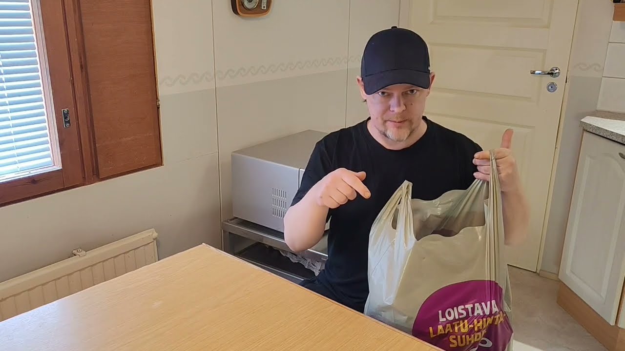 Kauppakassivideo. Varmaan eka sellainen. 