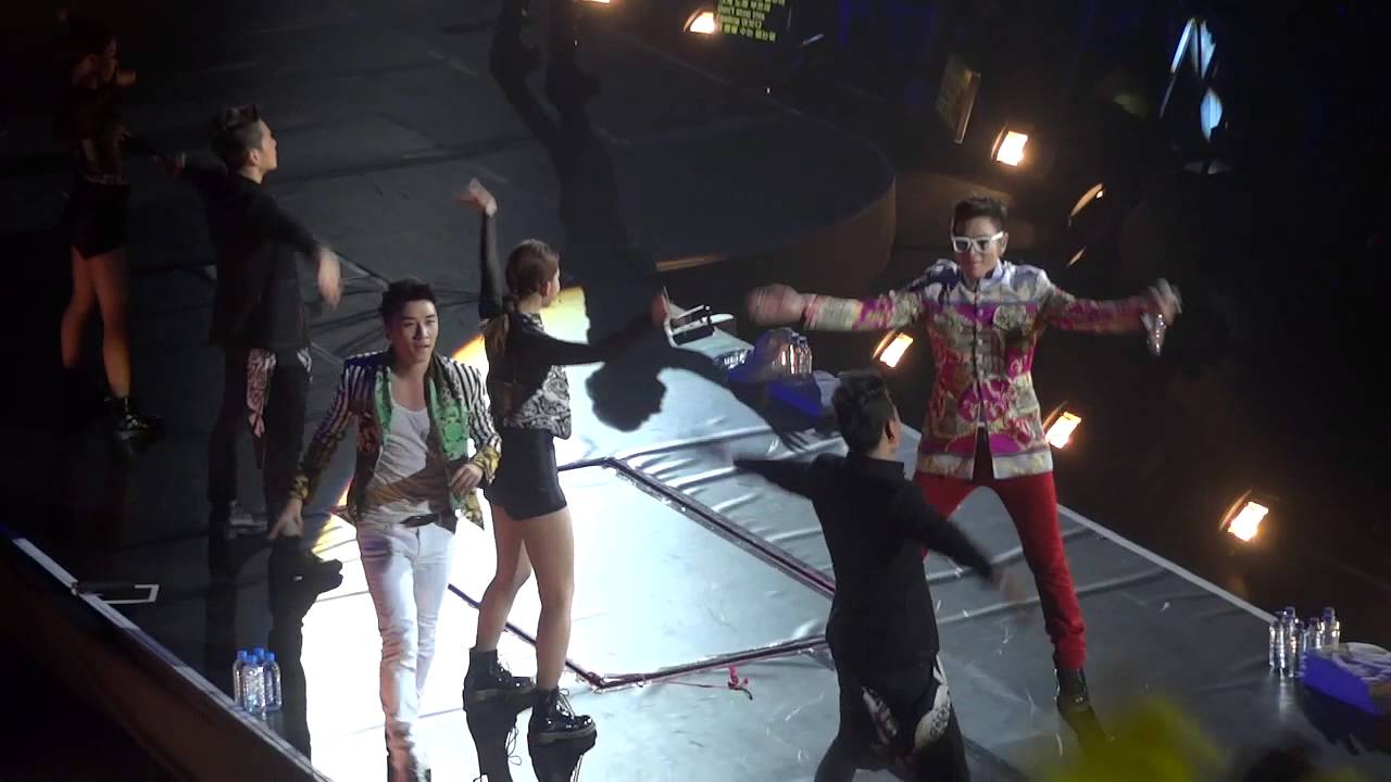 BIGBANG - Feeling (London 2012 Alive Galaxy Concert @ Wembley Arena)