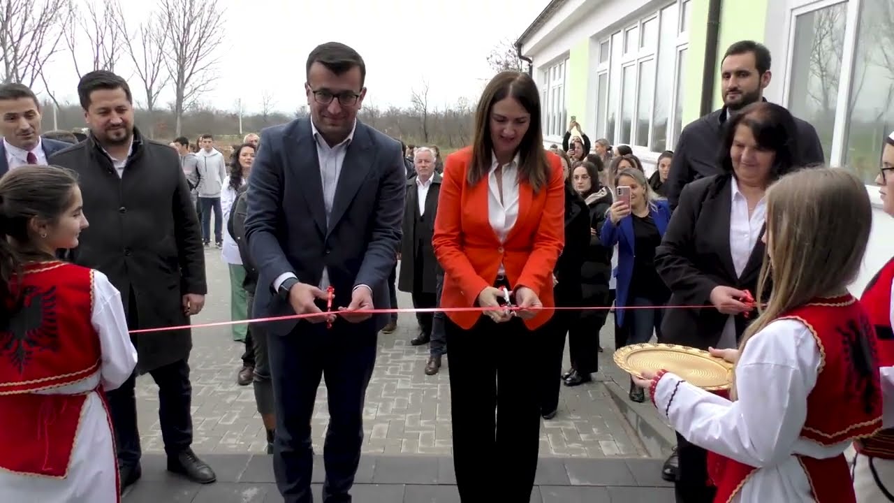 Vendoset gurëthemeli për sallën e sporteve në gjimnazin ''Haxhi Zeka'' dhe përurohet shkolla e re