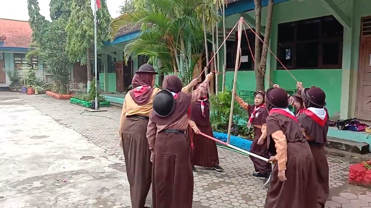 Putar Tali dan Tongkat Permainan Pramuka
