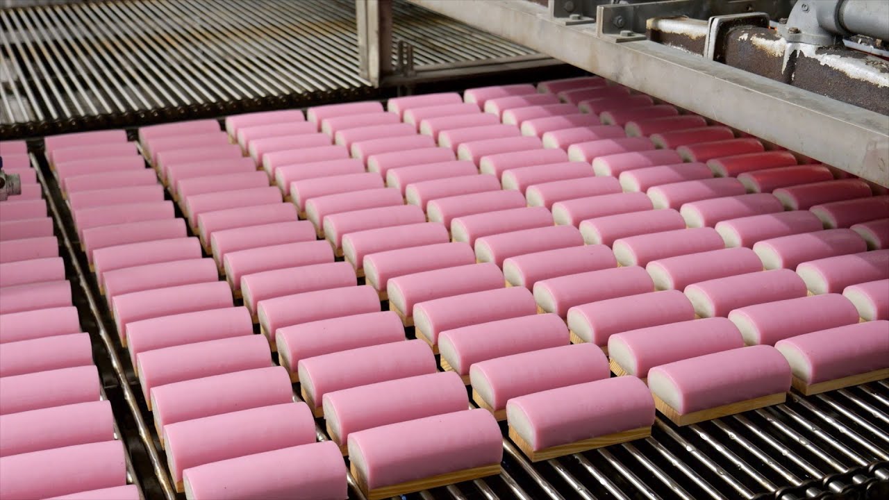 かまぼこを大量生産するプロセス。1日3万本を作る日本のかまぼこ工場に密着