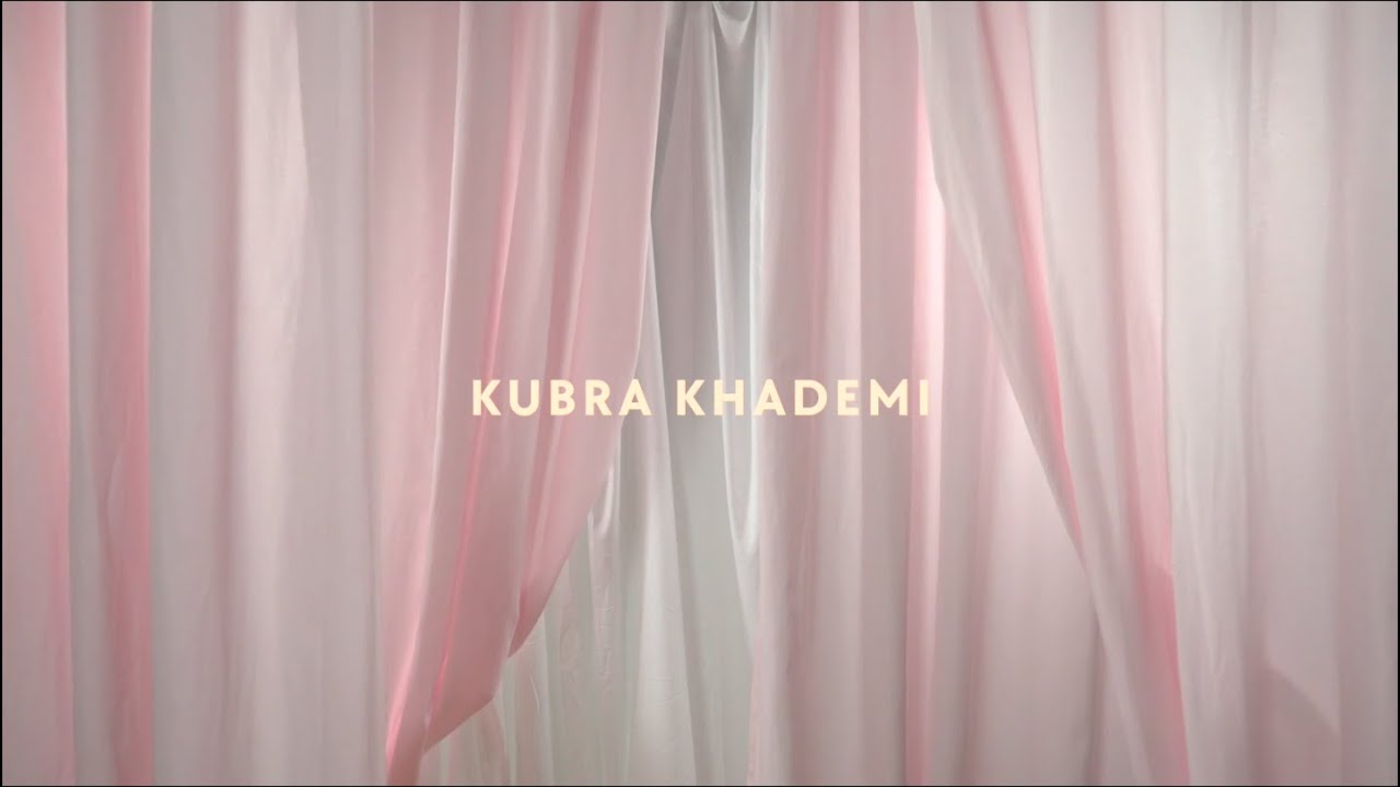 EXPOSÉE – Kubra Khademi / Portraits de femmes artistes by MARGAUX BRUGVIN