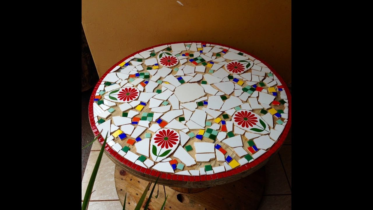 CASA NECCHI: AULAS DE MOSAICO - ALUNAS