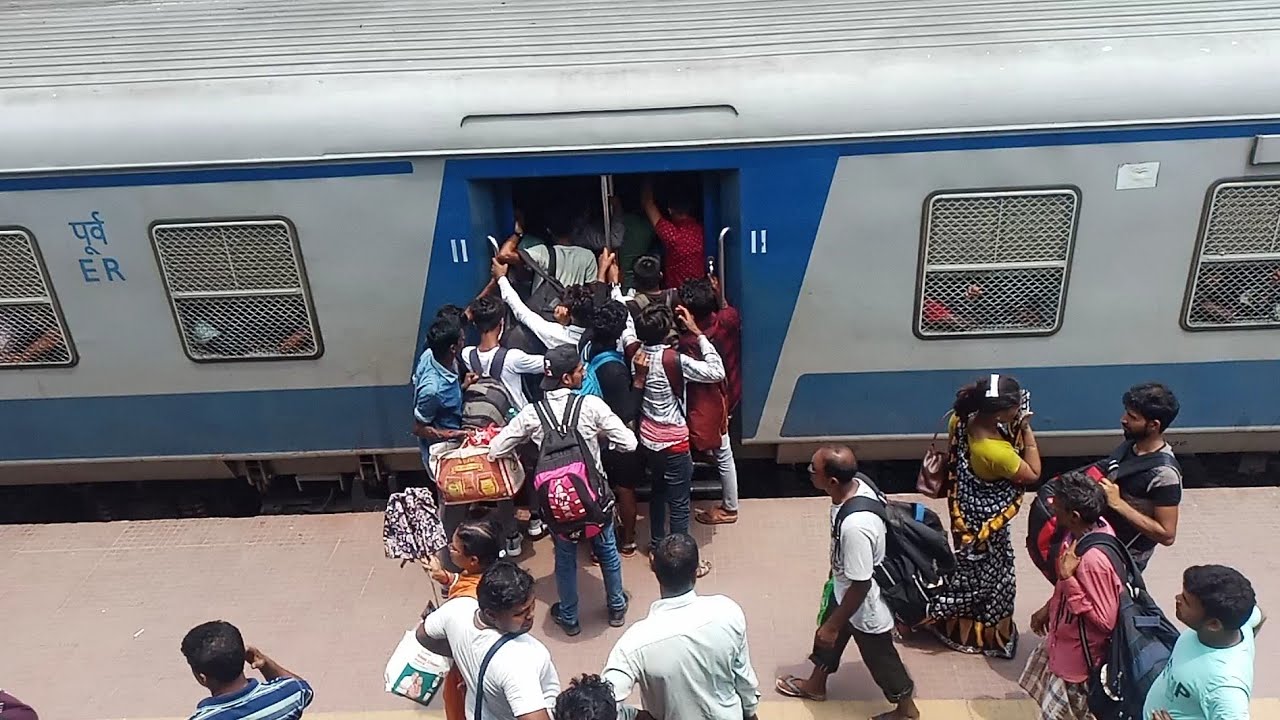 Eastern Rail vary Crowed Today Sealdah main line Lalgola Passenger