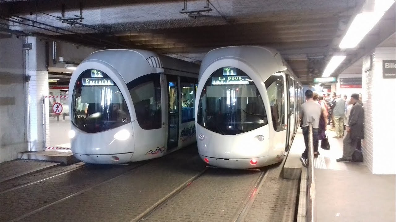 Circulations sous les voûtes de la gare routière de Perrache