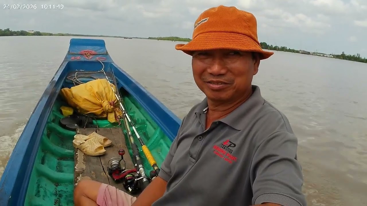 Săn bắt vùng ven biển, bất ngờ gặp đoàn CÁ ÔNG lướt ngang - khoảnh khắc thiêng liêng giữa đại dương!