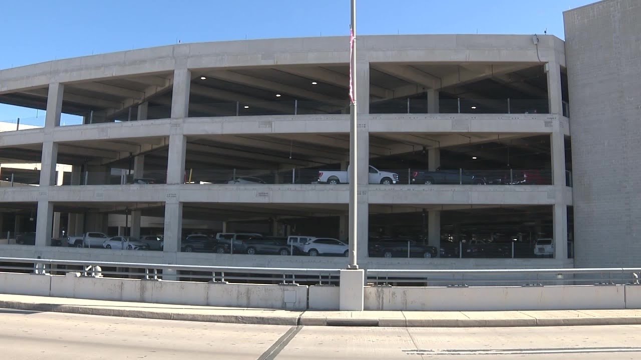 Reserved spots, discount pricing teased as perks of parking privatization at San Antonio Airport