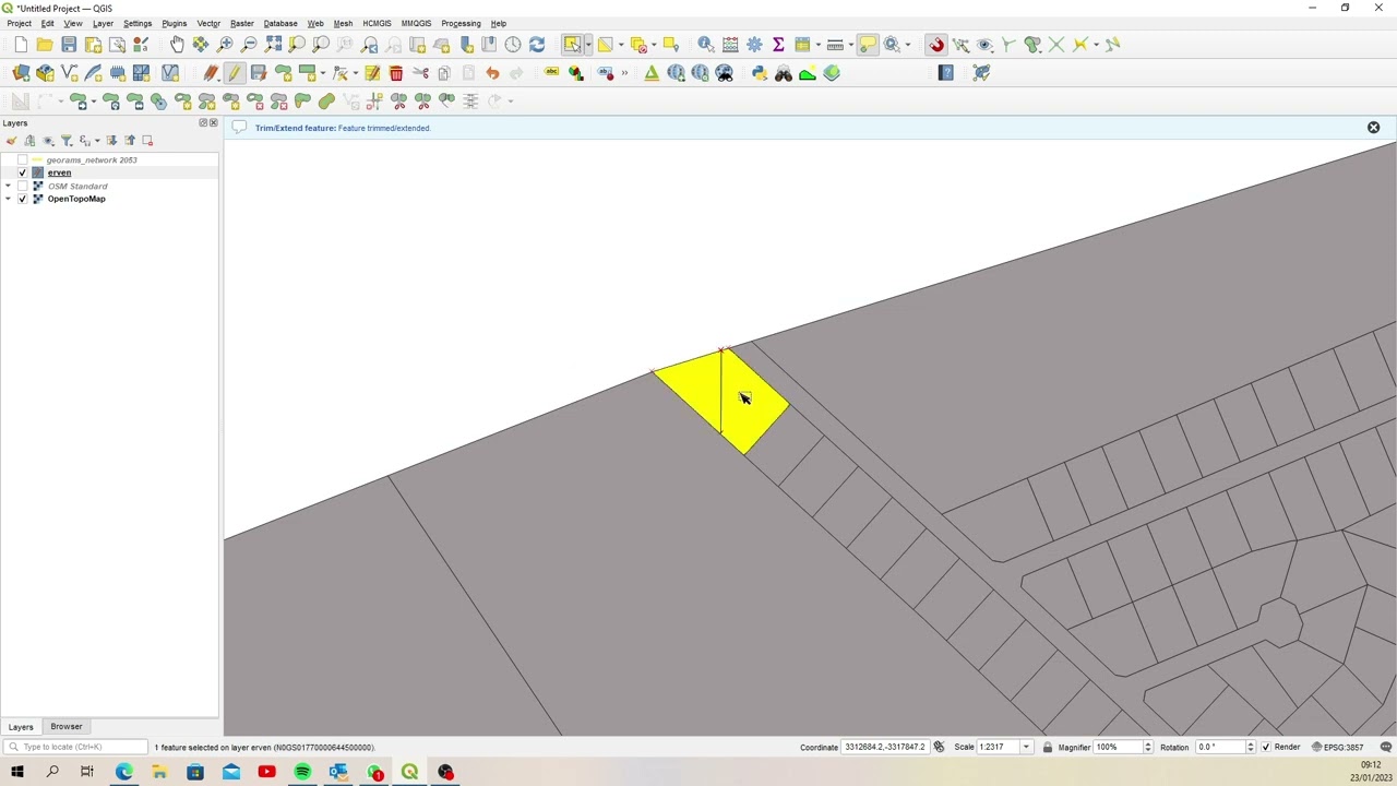 QGIS Advanced editing tools - Split Features
