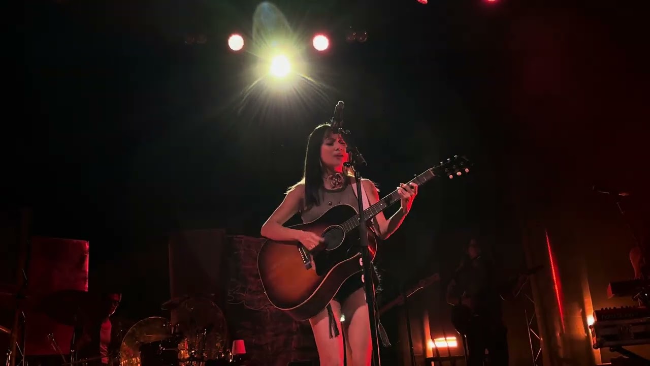 09 20241027 Niki Backburner at Buzz World Tour in Brussels