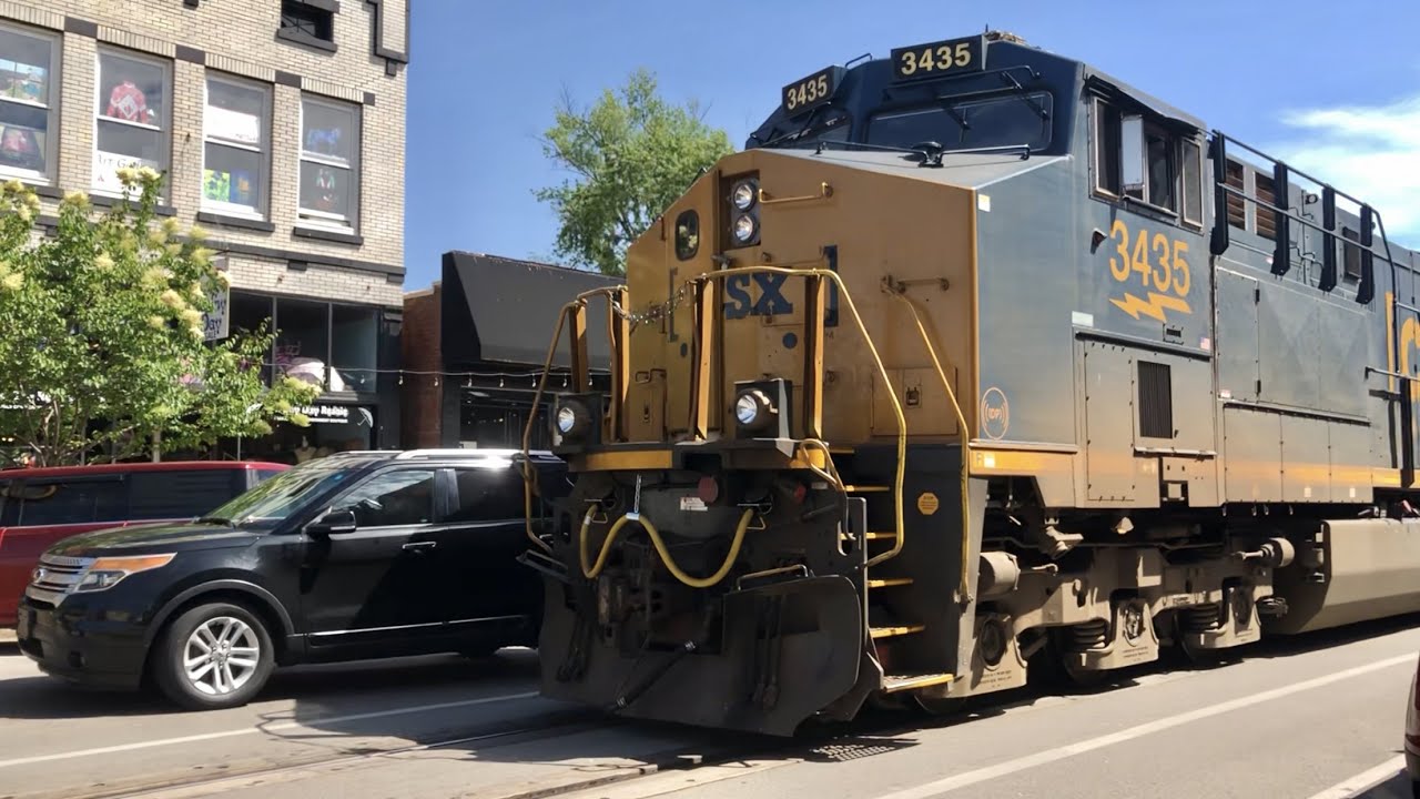 Street Running Train Engineer Recognises Me!  Trains Dodging Traffic Lagrange Kentucky, Model Trains