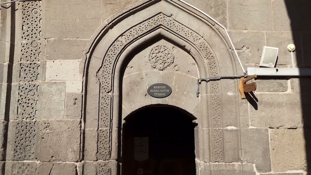MAHPERİ HUNAT HATUN 'UN MUHTEŞEM TÜRBESİ