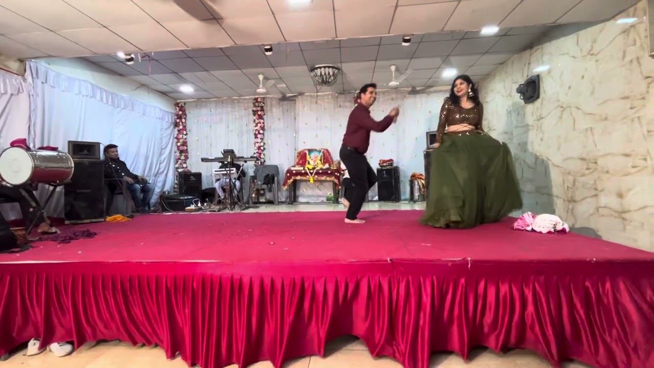 Radhika k Daddy jara aana couple dance for Sangeet