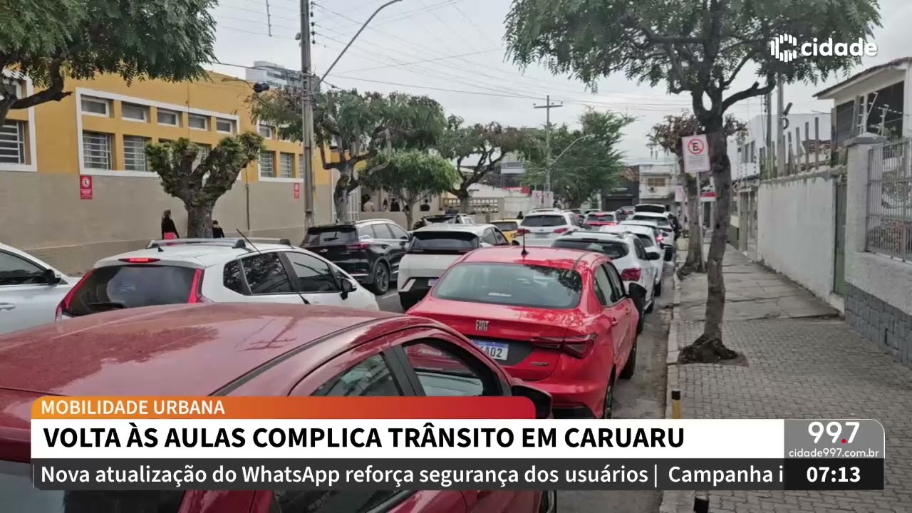 Manhã Cidade-28.01.26 - Trânsito engarrafado na Rua Dep. Souto Filho atrapalha chegada de estudantes