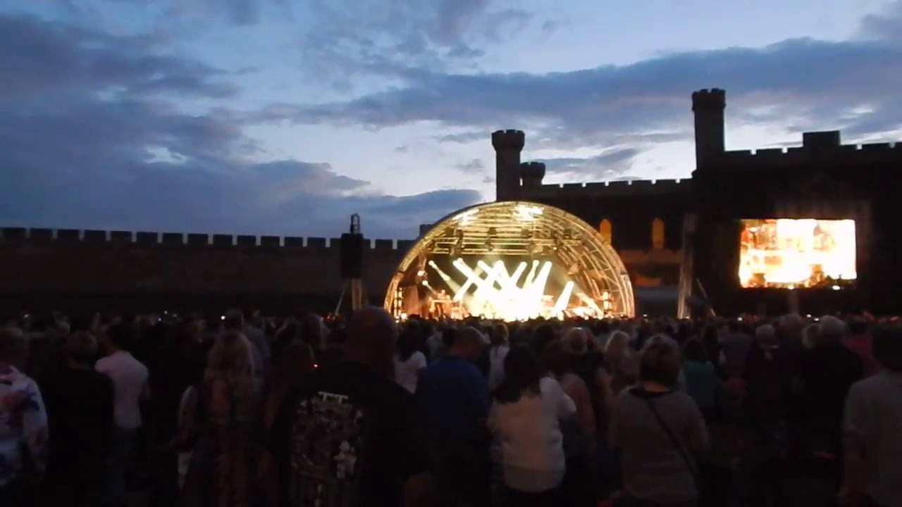 UB40 - Lincoln Castle - MANY RIVERS TO CROSS