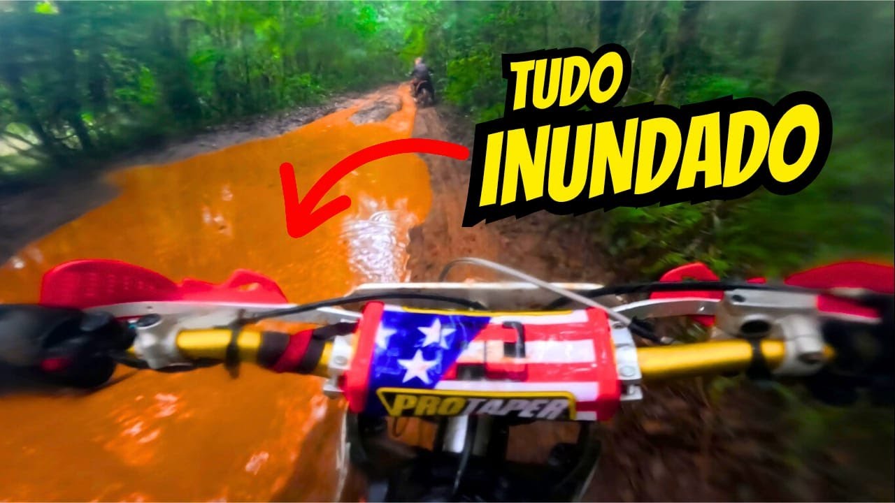 DEBAIXO D'ÁGUA 🌧️! Trilha de moto na chuva!