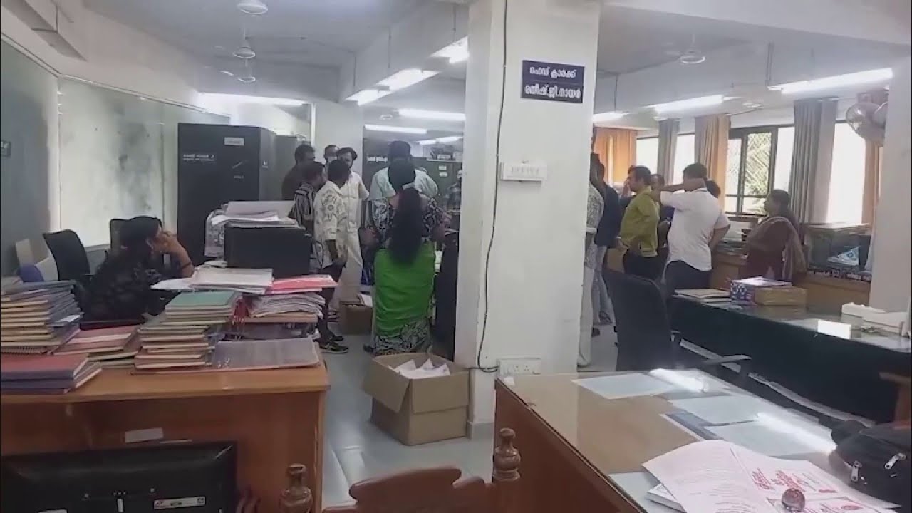 ടെക്നിക്കൽ ജീവനക്കാരനെ പിടിച്ചുതള്ളി മലയൻകീഴ് പഞ്ചായത്ത് പ്രസിഡൻ്റ്; പരാതി