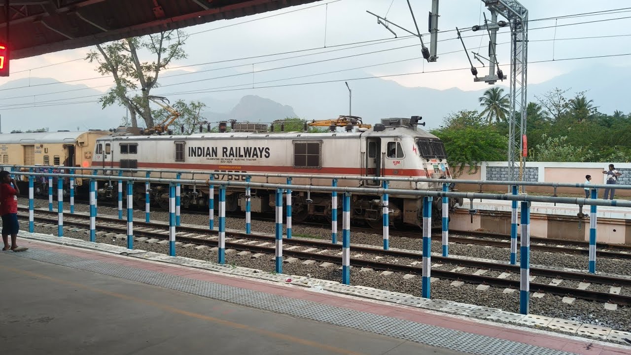 56702 #bodinayakkanur #madurai runs out of the station in #evening #indianrailways #train #railway 💞