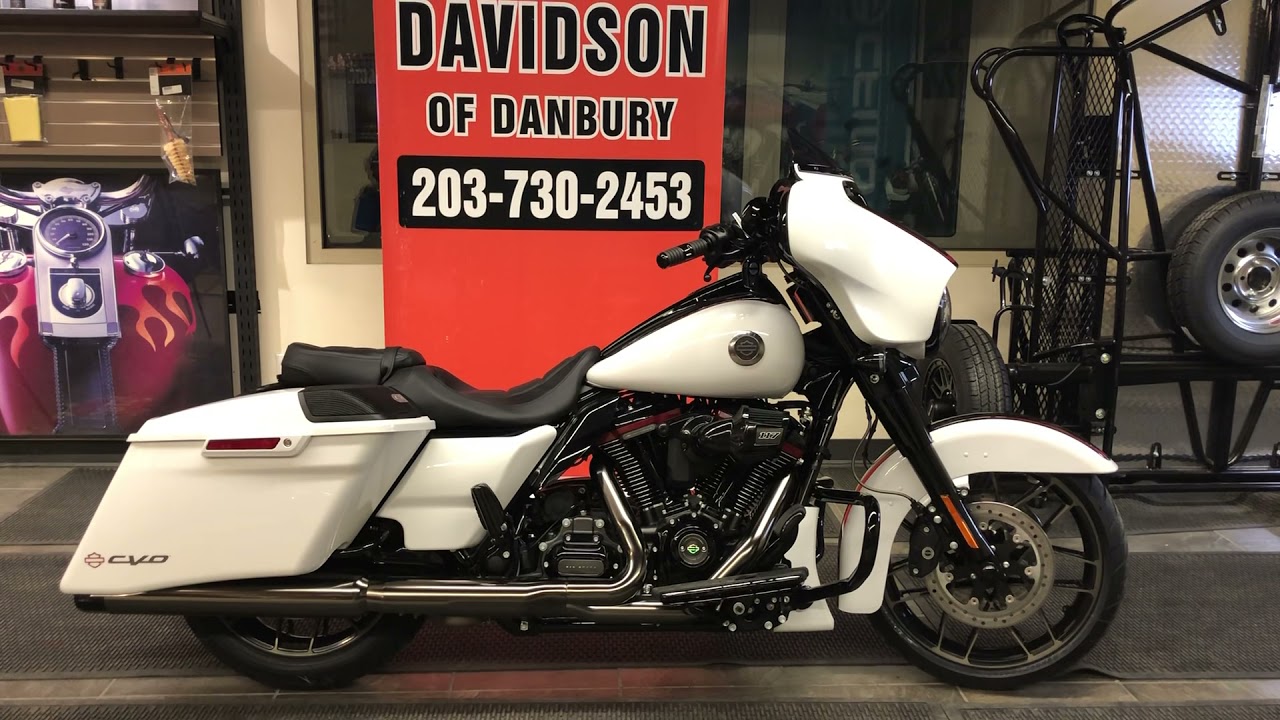 2021 CVO Street Glide Review & Walk Around