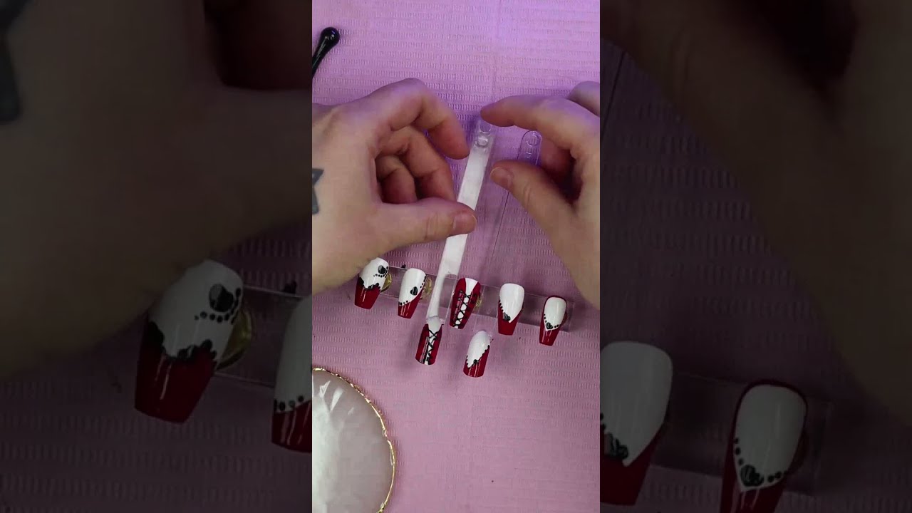 Tuto Nail-Art Saint-Valentin - Le corset rouge