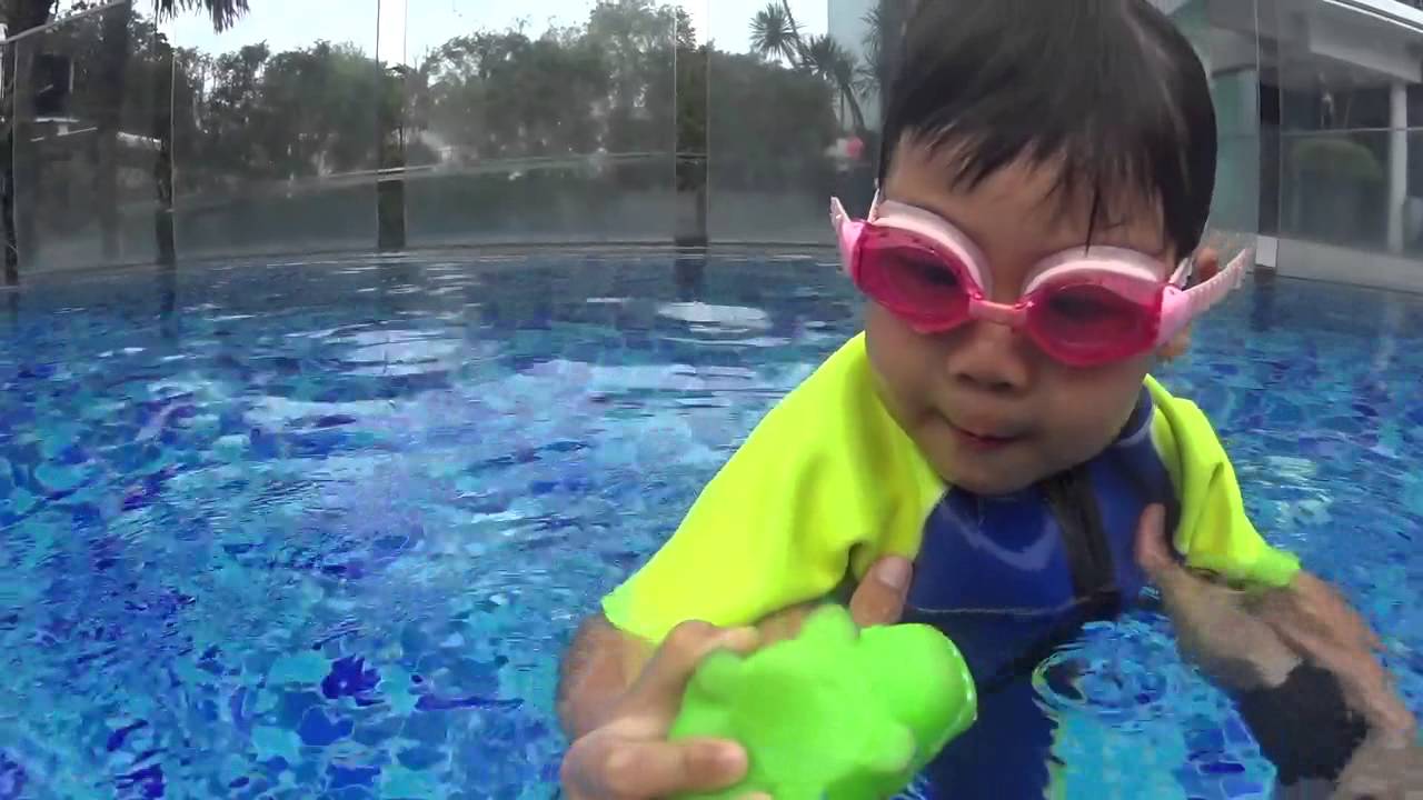 Teach and Help a Kid to Submerge, look underwater, relax and blow bubbles