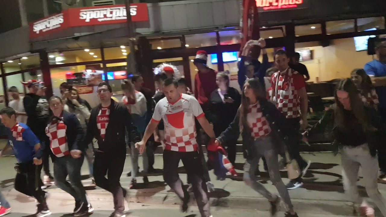 Navijači iz kolo slave pobjedu Hrvatske