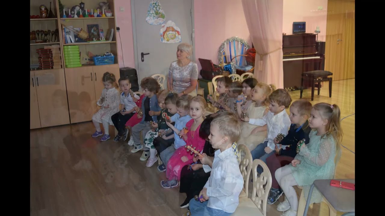 Музыкальная гостиная ЗИМУШКА ЗИМА в группе Капелька