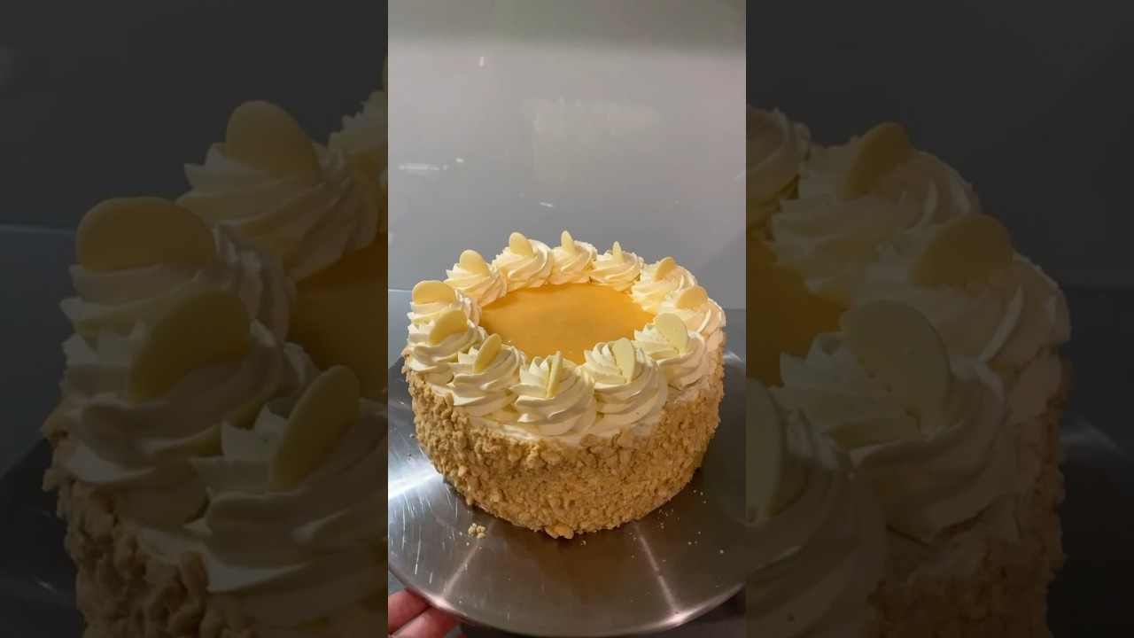 Decorating a Lemon Chiffon 
