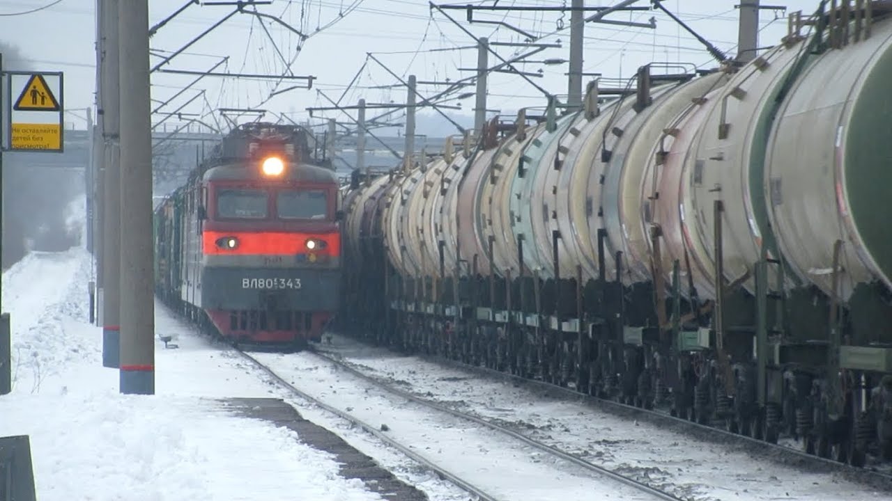 Электровозы ВЛ80Т-966 и ВЛ80С-343/326 с грузовыми поездами