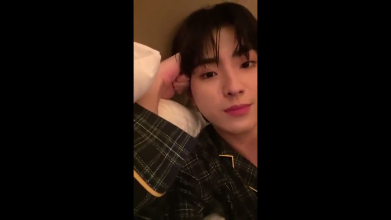 CIX Yonghee and Hyunsuk sneeze