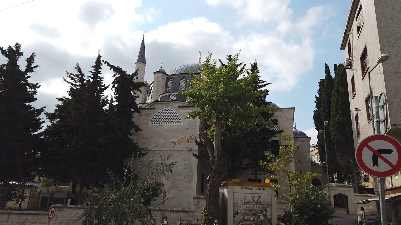 Mesih Mehmed Paşa Camii ve Çalınan Çinileri (Mesih Mehmed Pasha Mosque and Its Stolen Tiles)