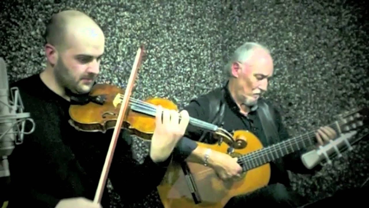 Suárez y Leoncio interpretan las Czardas de Vittorio Monti. (Guitarra y Violín).