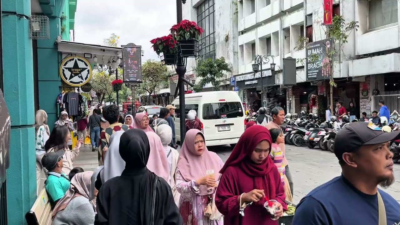 Jalan Braga Jadi Magnet Wisatawan di Awal Tahun Baru