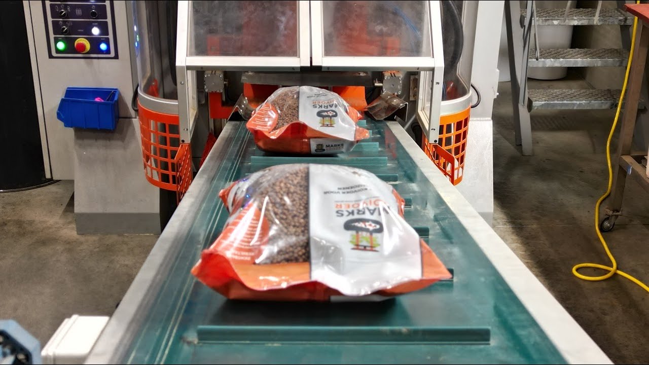 Uniek kijkje in de fabriek: zo wordt nieuwe lijn Mark's Koivoer gemaakt!