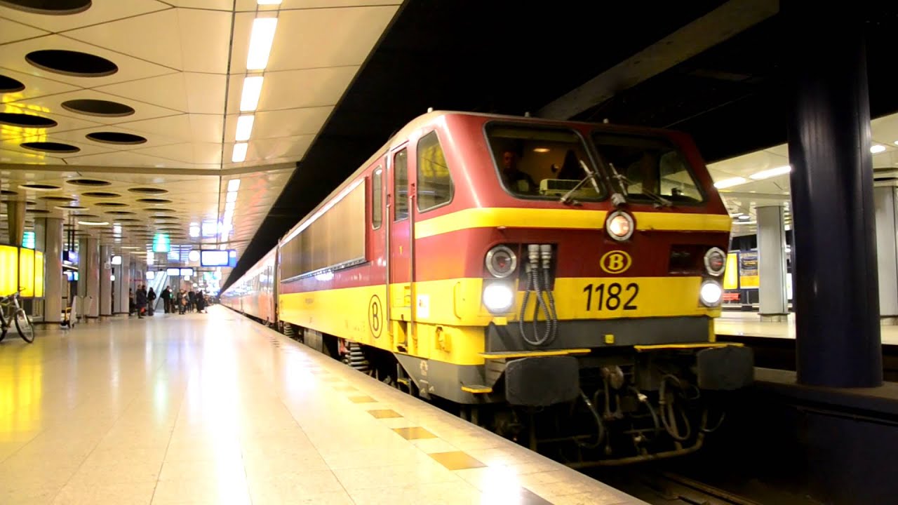 NMBS HLE 1182 vertrekt met Beneluxstam uit Schiphol op 8-8-12