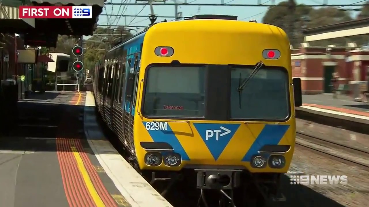 Comeng Trains Refurbished  [9News Melbourne • Oct 10 2017]