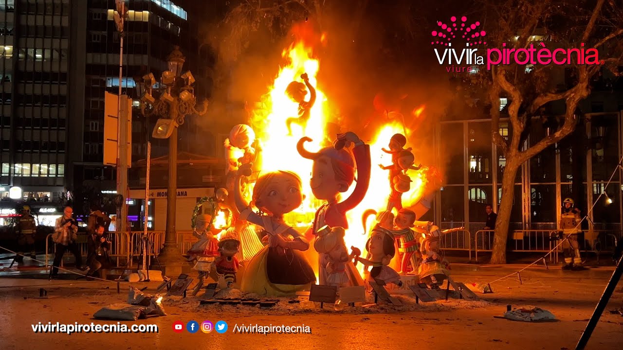 Fallas de Valencia 2023. Nit de la Cremà. Falla Municipal Infantil. Pirotecnia Valenciana