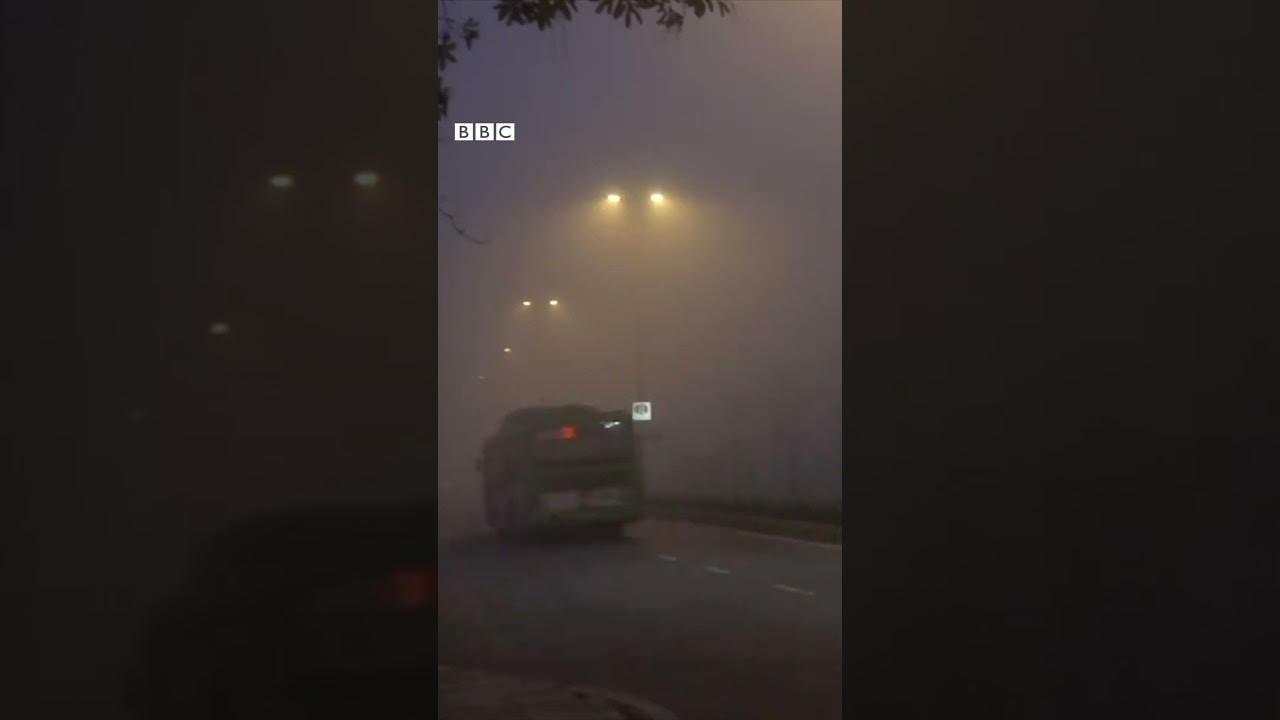 Thick fog engulfs India's capital Delhi #shorts @bbcnewsindia