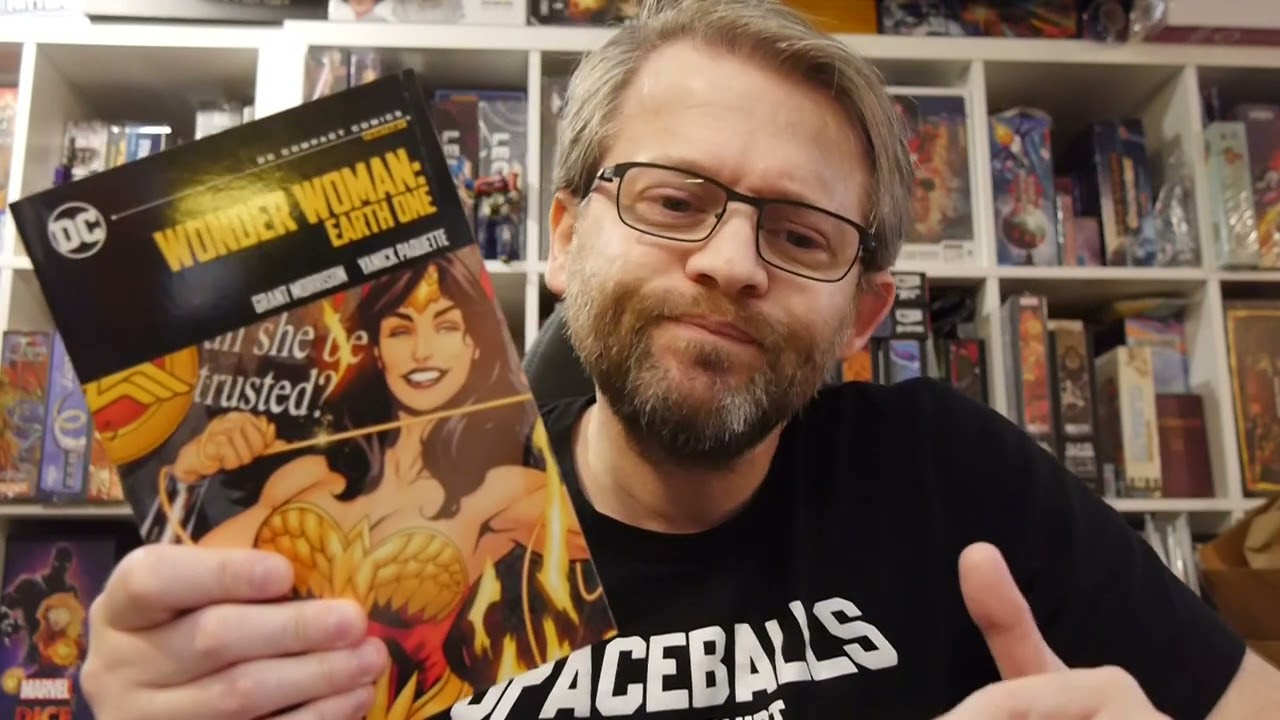 Все три тома комикса «Чудо-женщина: Земля Один» собраны в издании DC Compact Comics.