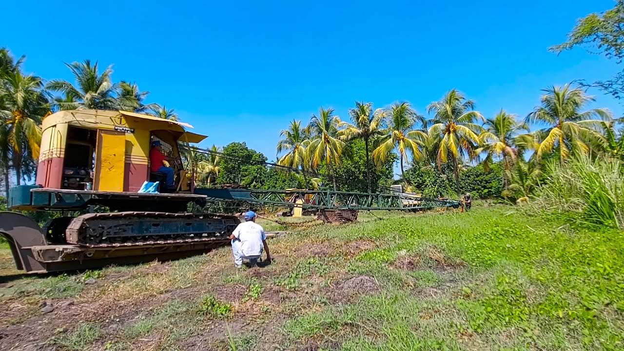 ruston Bucyrus 22RB subiendo draga a lowboy segunda y última parte (Guatemala)